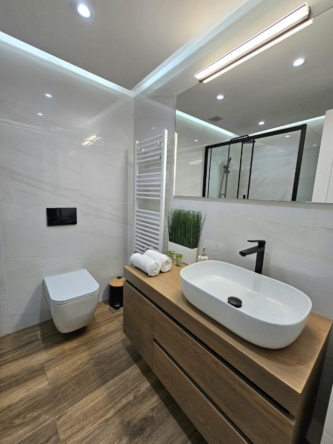 Newly Renovated Garden view apartment!! Athene Buitenkant foto
