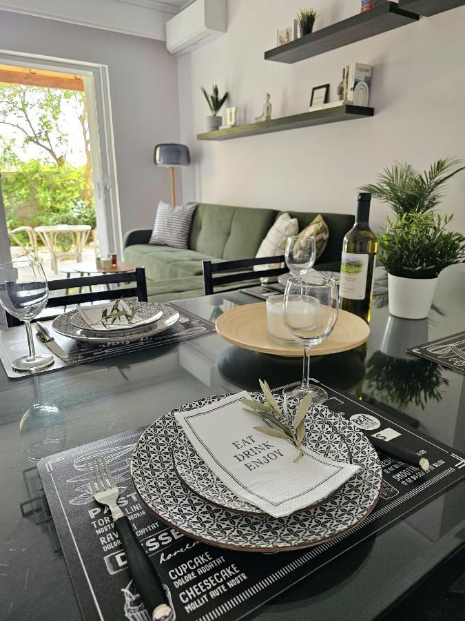 Newly Renovated Garden view apartment!! Athene Buitenkant foto